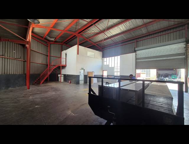 219M² WAREHOUSE TO LET IN JET PARK